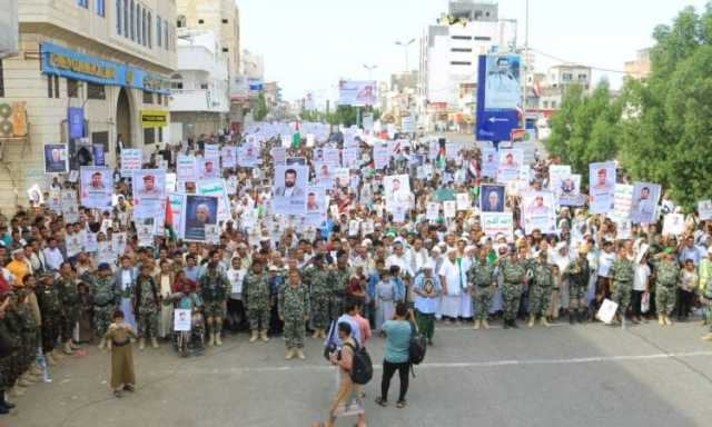317 مسيرة بالحديدة بعنوان عامان من العطاء ٠٠ ووفاء لدماء الشهداء”
