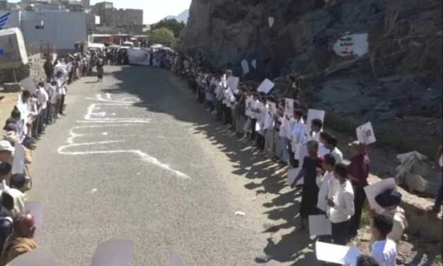 تعز.. وقفة قبلية بحيفان تأكيدا على الجهوزية والبراءة من الخونة