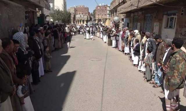 وقفات في أمانة العاصمة وفاء لدماء الشهداء وثباتاً على الموقف