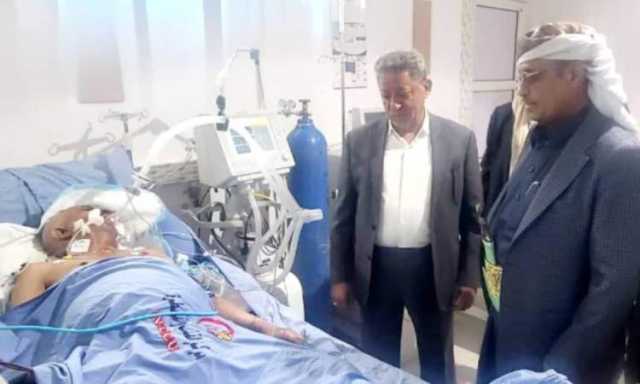 السامعي يطمئن على صحة الكاتب والصحفي خليل العُمري