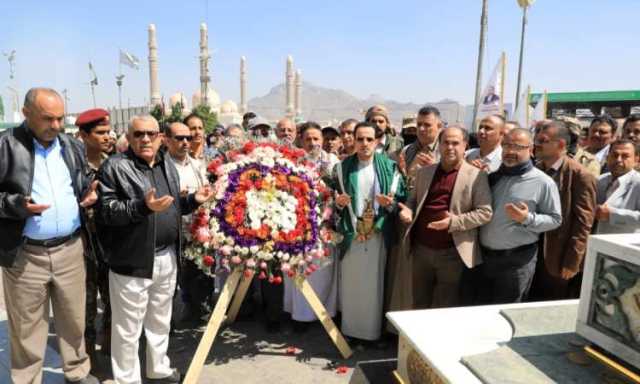قيادة ومنتسبو وزارة المالية يزورون أضرحة الصماد والرهوي والغماري