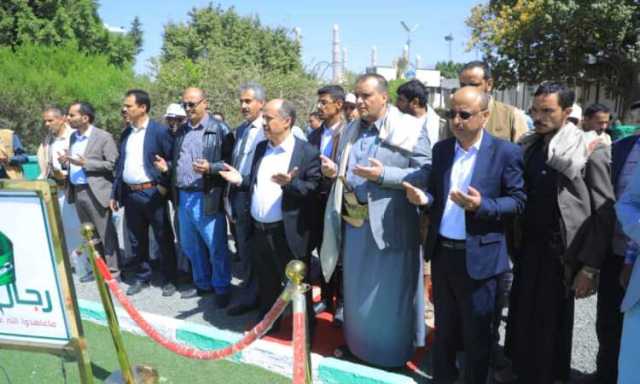 القائم بأعمال وزير الاقتصاد يزور أضرحة الشهداء الصماد والرهوي والغماري