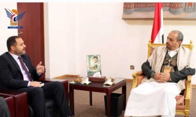 نائب وزير الخارجية يلتقي مسؤولاً أممياً لمناقشة السلام