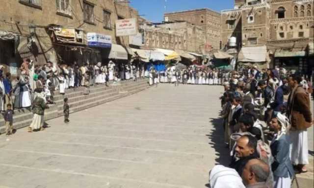 وقفات بمديريات أمانة العاصمة وفاء لدماء الشهداء ومباركة للإنجاز الأمني الكبير