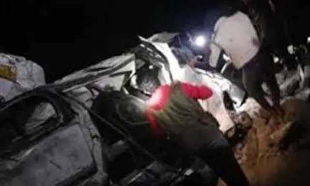 وفاة واصابة 14 شخصا بانقلاب حافلة ركاب في تعز