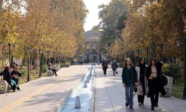 الرئيس الإيراني يؤكد ضرورة نقل العاصمة من طهران