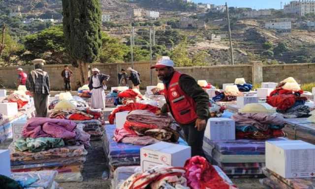 توزيع مساعدات عاجلة للأسر المتضررة من الأمطار في المحويت