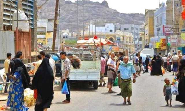 عدن تختنق بغلاء الأسعار وسط تدهور اقتصادي متسارع