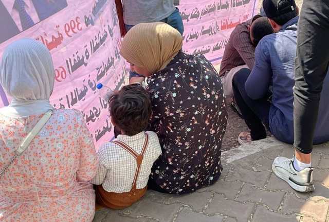 العشرات من فاحصي وزارة الدفاع يتظاهرون للمطالبة بإلغاء كتاب إلغاء تعيينهم