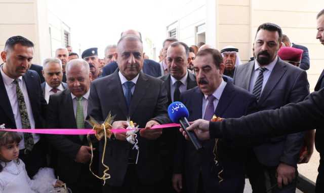 بالصور.. محافظ اﻻنبار يفتتح مبنى دار القضاء في عنه