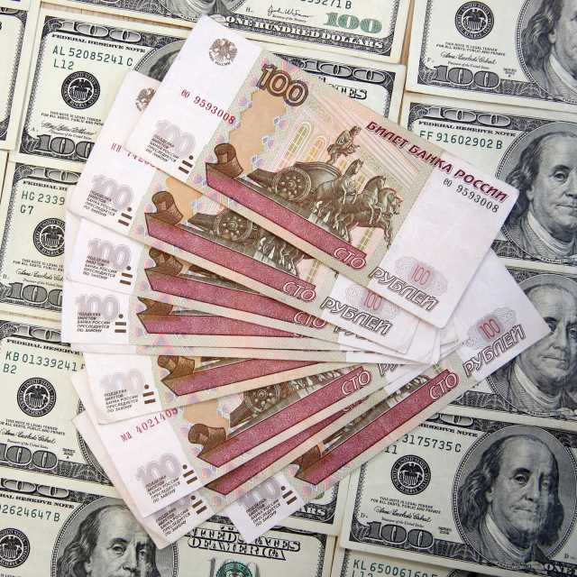 انخفاض أسعار النفط عند التسوية رغم التراجع القياسي لمخزونات الخام في أميركا