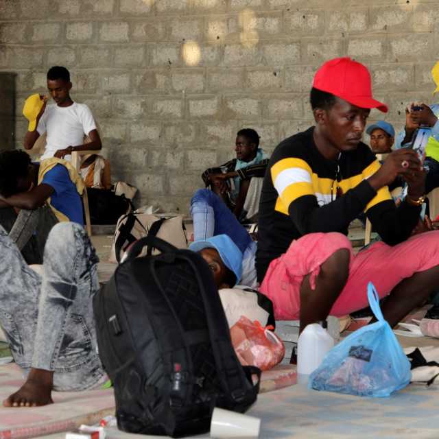 تحالف حقوقي يطالب الحوثيين بصرف مرتبات المعلمين والإفراج عن المعتقلين