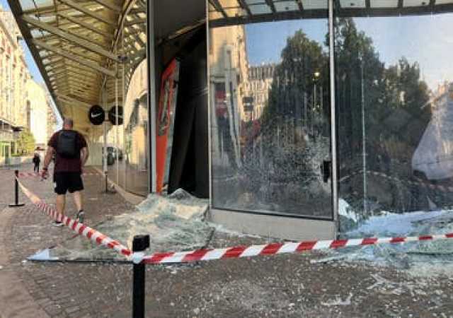 فرنسا على صفيح ساخن والسياح يلغون حجوزاتهم