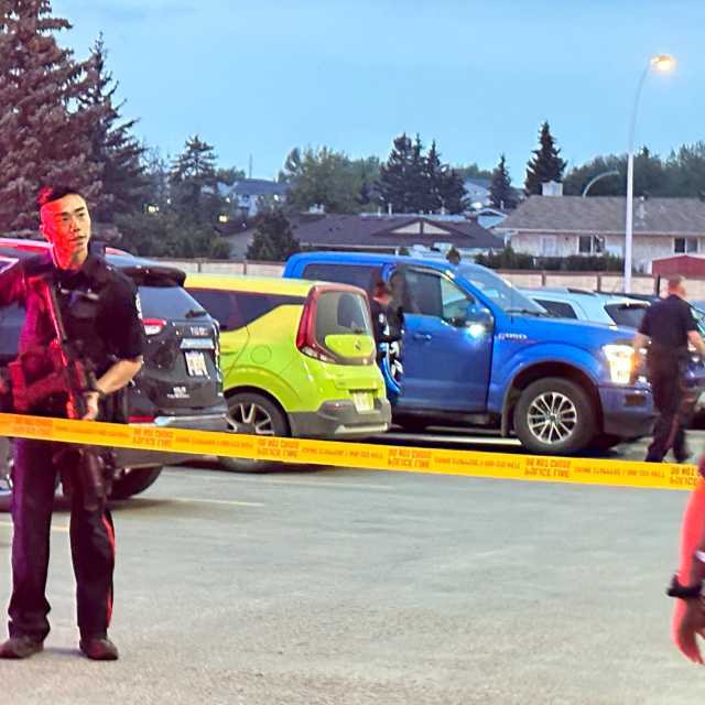 اليونانيون يتهمون السلطات.. بطاقات هوية للتنصت والتحكم بالعقول