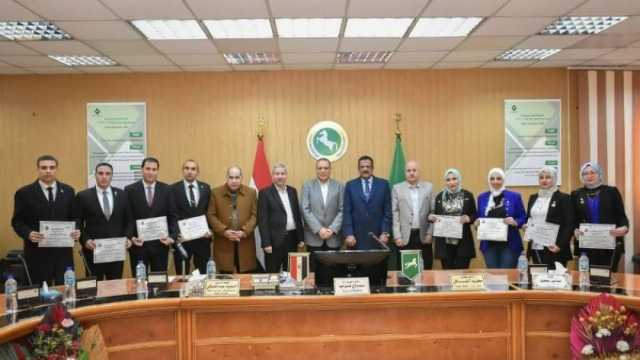 محافظ الشرقية يكرم خريجي الدفعة الأولى من مبادرة «1000 مدير مدرسة»