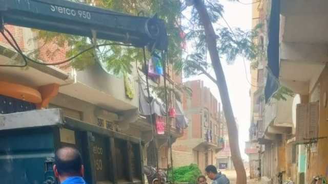 حي الجناين بالسويس يستعد لموسم الأمطار بتطهير بيارات الصرف