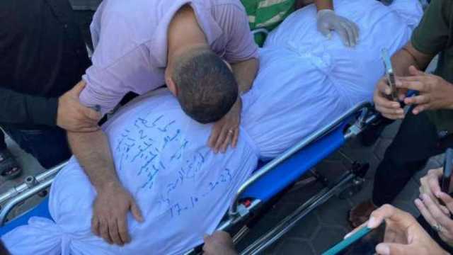 الصحفي زياد المقيد عقب استشهاد أسرته بالكامل: رأيتهم أشلاء بعد غياب 10 أيام