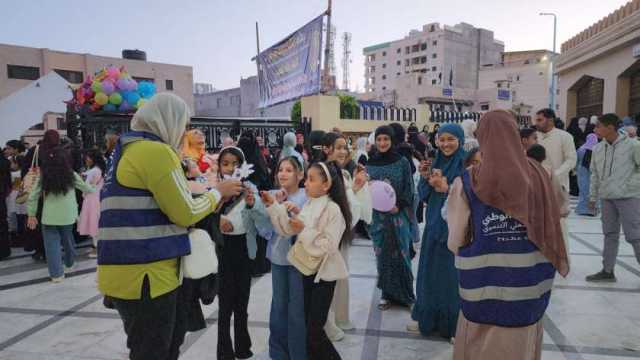 التحالف الوطني يشارك المواطنين الاحتفال بالهدايا في عيد الفطر