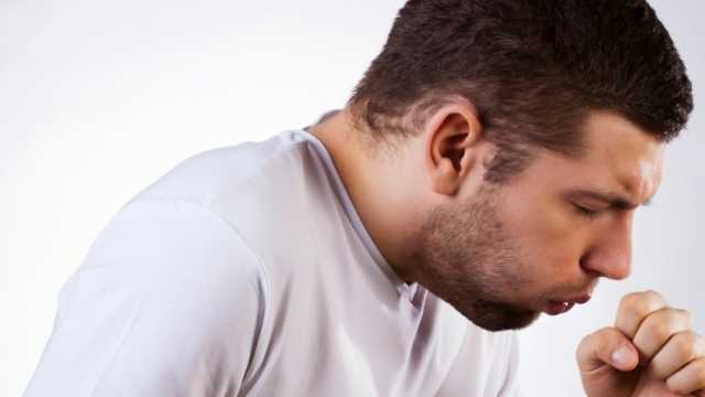 أسرع 7 طرق للتخلص من الكحة المستمرة نهائيا.. بينها العسل