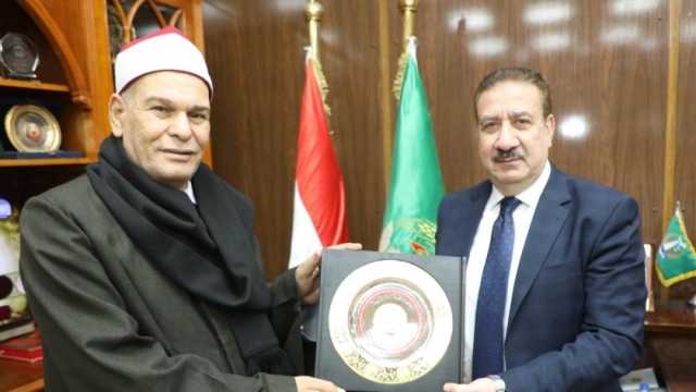 محافظ المنوفية يكرم وكيل وزارة الأوقاف لبلوغه سن المعاش