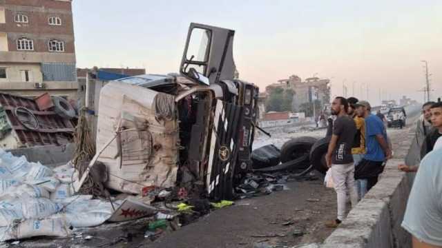 إصابة شخصين في تصادم سيارتين بالطريق الزراعي بالبحيرة
