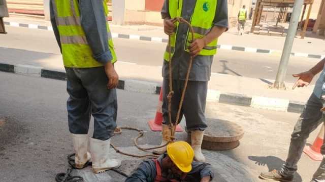 تطهير بالوعات تصريف مياه الأمطار بالقاهرة استعدادا لموسم الشتاء.. (صور)