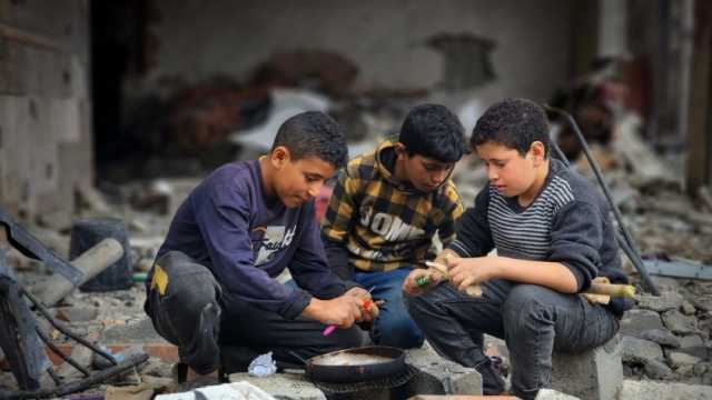 إعلام فلسطيني: تجمع أعداد كبيرة من النازحين داخل مستشفى كمال عدوان