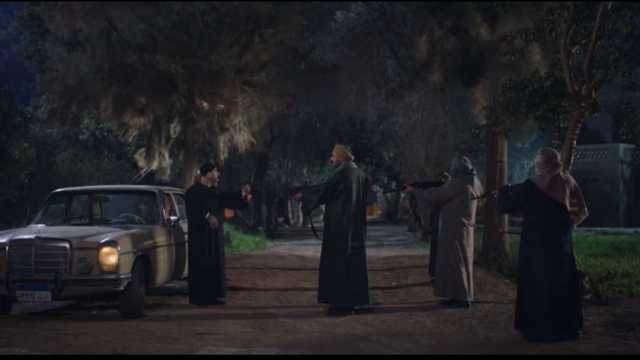 مسلسل الكبير أوي 8 الحلقة 22.. الغوريلا تنقذ أحمد مكي من المطاريد