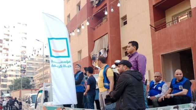 قافلة السعادة لحياة كريمة تجوب منطقة أهالينا بالقاهرة وتوزع هدايا وبلالين