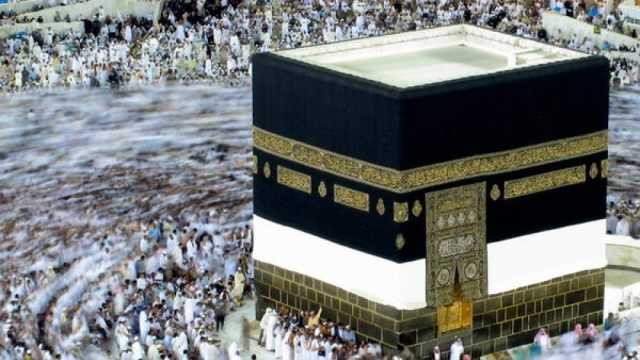 ما الفرق بين طواف الوداع والإفاضة وهل يجوز الدمج بينهما أو التأخير؟