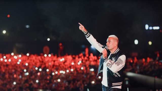 عمرها 24 سنة.. حكاية أغنية قدمها عمرو دياب بدلا من محمد منير