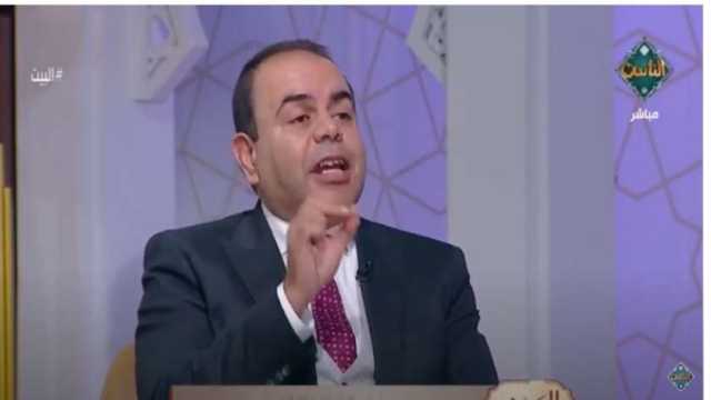 أستاذ طب نفسي: تناول المياه والخضروات يساهم في التغلب على توتر الامتحانات