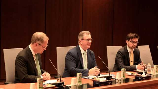 وزير السياحة والآثار يلتقي المبعوث التجاري لرئيس الوزراء البريطاني
