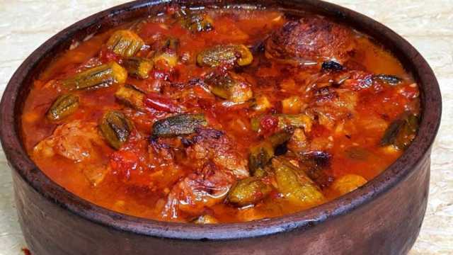 فطار رابع يوم رمضان.. طريقة عمل طاجن بامية باللحمة الضاني زي المطاعم