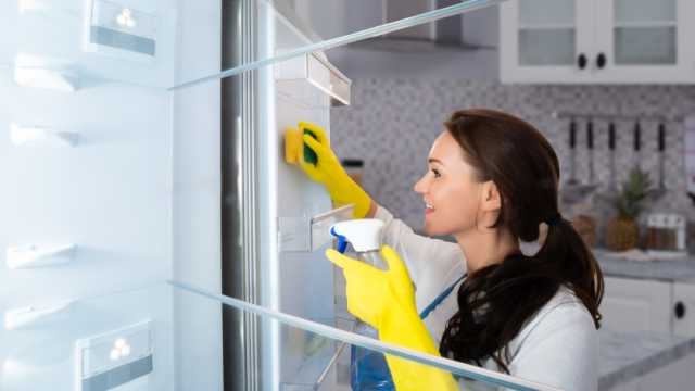طريقتان لإطالة عمر الثلاجة من خلال تنظيفها.. «حافظي على كفاءتها»