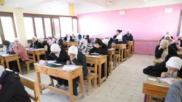 طلاب أولى ثانوي يؤدون امتحانات اللغة الأجنبية والفلسفة والجغرافيا اليوم