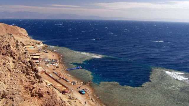 «بالسباحة نحيا».. مبادرة رياضية لتعزيز الوعي بحماية البيئة في دهب غدا