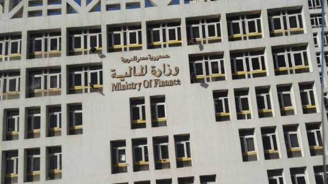 خبير: دمج الاقتصاد غير الرسمي أولى الطرق لتقليل عجز الموازنة وخفض الدين