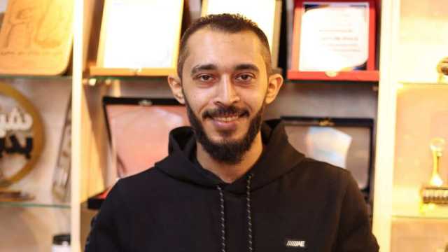 الأقدم في كفر الشيخ.. «أحمد» يكمل مسيرة جده بمطبعة «ديجيتال»