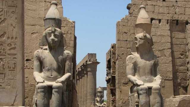 كبير الأثريين: مصر تشهد إنشاء مشروعات ضخمة لزيادة مدة إقامة السياح