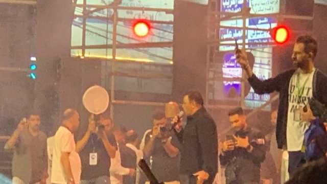 محمد فؤاد باكيا في حفل تأييد الرئيس بالمنصورة: «اكتبوا على قبري فؤش بيحب مصر»