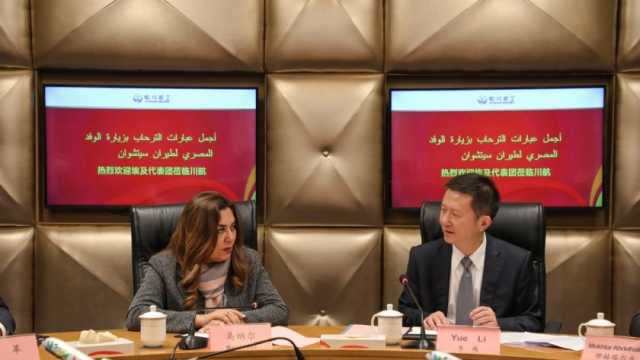وزيرة التنمية المحلية ومحافظ الأقصر يبحثان تشغيل رحلات سياحية من الصين للقاهرة