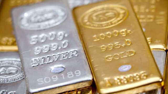 الفرق بين الاستثمار في الذهب والفضة.. أيهما أفضل؟