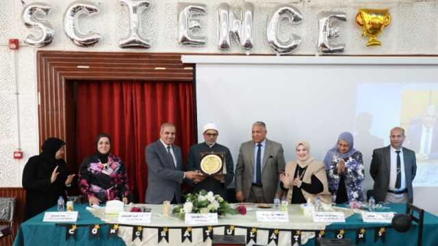 رئيس جامعة الأزهر يشارك في تكريم النماذج المضيئة بكلية العلوم بنات بالقاهرة
