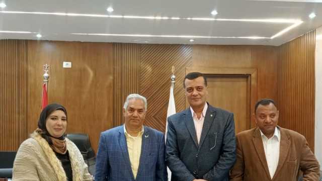 وزير الآثار الأسبق يشيد بالأنشطة الطلابية وتنمية المواهب في مدارس قنا