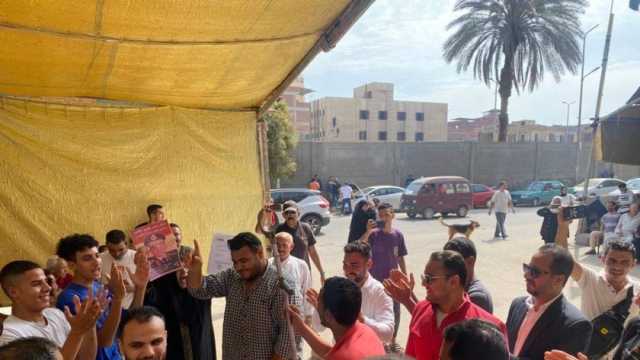 إقبال على الشهر العقاري بالقليوبية لتأييد ترشح السيسي لانتخابات الرئاسة