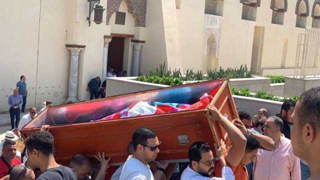 الفنان محمد مهران يكشف عن موعد ومكان عزاء والده