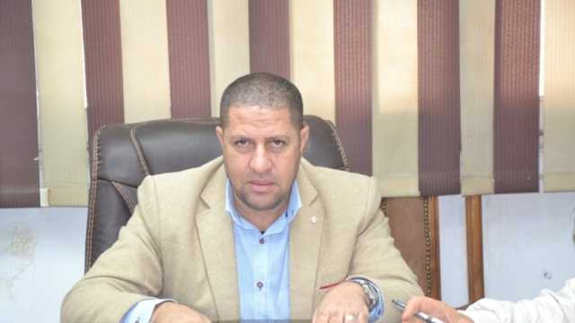 سكرتير محافظة البحيرة يناقش إزالة الأقفاص السمكية المخالفة في «نيل رشيد»