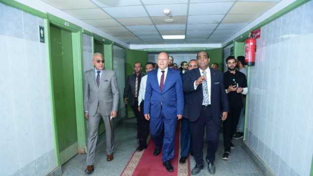 رئيس جامعة سوهاج يفتتح وحدة لعلاج أعضاء هيئة التدريس بالمستشفى الجامعي