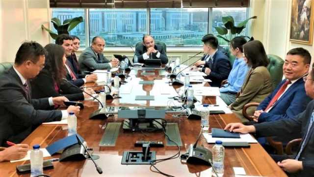 وزير التجارة يبحث مع وفد بنك الاستيراد والتصدير الصيني تعزيز التعاون المشترك